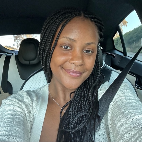 Poshmark profile picture for @copilot